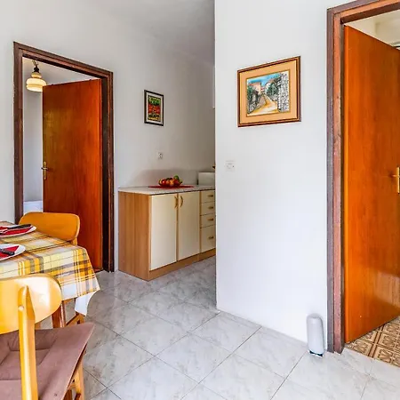 Apartment Lorencin Milka