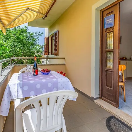Apartment Lorencin Milka